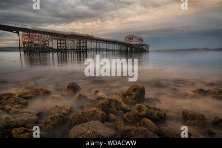 Crepuscolo presso Mumbles Pier Foto Stock