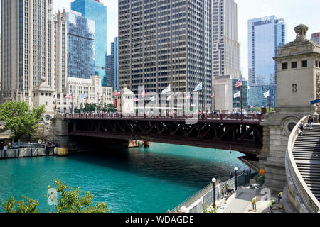 Michigan avenue dusable ponte sul fiume di Chicago Chicago in Illinois negli Stati Uniti d'America Foto Stock