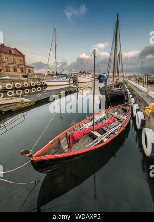 La mattina presto al porto di Varberg, Halland, Svezia e Scandinavia. Foto Stock