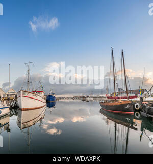 La mattina presto al porto di Varberg, Halland, Svezia e Scandinavia. Foto Stock