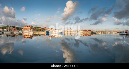 La mattina presto al porto di Varberg, Halland, Svezia e Scandinavia. Foto Stock