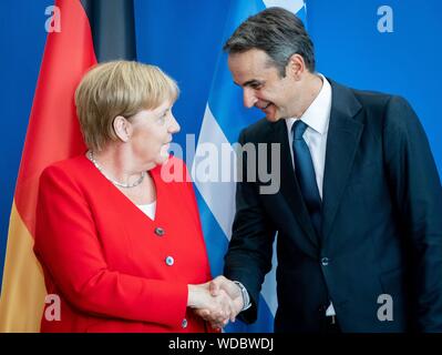 Berlino, Germania. Il 29 agosto, 2019. Il Cancelliere federale Angela Merkel (CDU) riceve Kyriakos Mitsotakis, Primo ministro della Grecia, presso la Cancelleria federale. Credito: Christoph Soeder/dpa/Alamy Live News Foto Stock