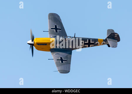 Hispano HA-1112-M1L Buchon aereo da combattimento in tedesco Luftwaffe colori battenti presso i bambini hanno bisogno di poca aria Gransden & Car Show, REGNO UNITO Foto Stock