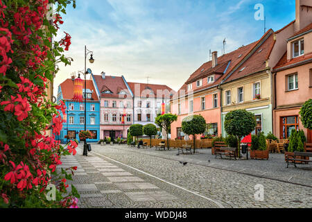 La colorata Vecchia case sulla piazza Rynek in Olesnica, Bassa Slesia, Polonia Foto Stock