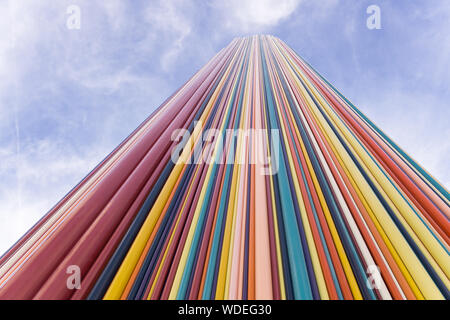 Le Moretti - dettaglio del 'Moretti camino', 32 metri-alta scultura in fibra di vetro installato nel quartiere della Défense di Parigi, in Francia, in Europa. Foto Stock