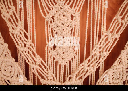 Handmade macrame murale appeso alla parete Foto Stock