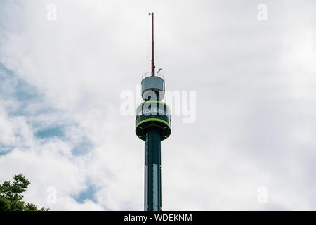 Falcon Heights, MN - Agosto 25, 2019: La Torre Spazio ago ride operanti presso la Minnesota State Fair offre ai clienti una vista aerea del fairgr Foto Stock