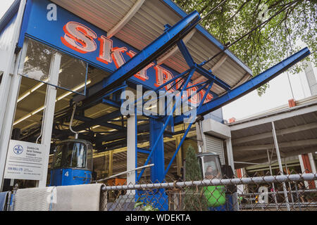 Falcon Heights, MN - Agosto 25, 2019: la gondola Skyride aerial tram ride fairgoers trasporta alla estremità differenti del Minnesota State Fair Foto Stock