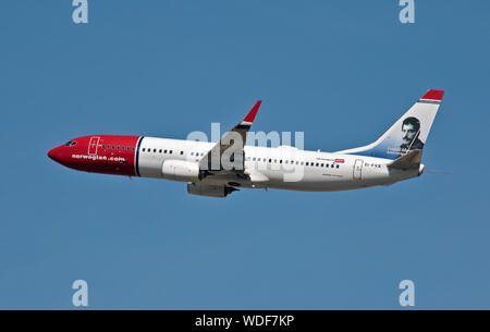 Norwegian Air International Boeing 737-8JP (Freddie Mercury livrea) Foto Stock