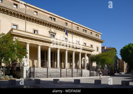 Facciata in stile neoclassico del Palais de Justice o il Palazzo di Giustizia (1787-1832), progettato da Claude-Nicolas Ledoux, Tribunali Aix-en-Provence Francia Foto Stock