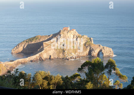 Eremo di San Juan de Gaztelugatxe vicino villaggio Baquio, provincia di Biscaglia, Paesi Baschi, Spagna Foto Stock