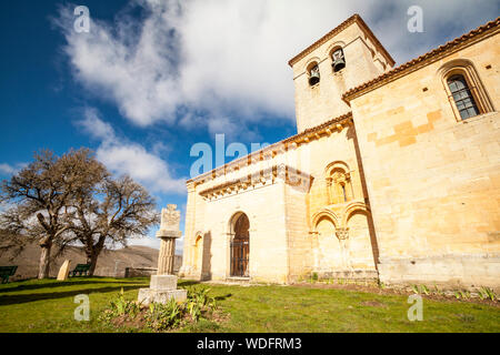 San Esteban chiesa in Moradillo de villaggio di sedano, regione Paramos, Burgos, Spagna Foto Stock