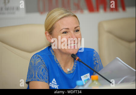 Svetlana Kuznetsova, pullman e madre del 2018 e 2019 World Gold medaglia Daria Bilodid (judo), dando conferenza stampa. Agosto 29, 2019. Kiev, U Foto Stock