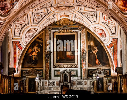 Napoli, Italia Maggio 16, 2014: Gli interni e i dettagli del Vasari cappella di Sant'Anna dei Lombardi chiesa, 16 maggio 2014, a Napoli, Italia Foto Stock