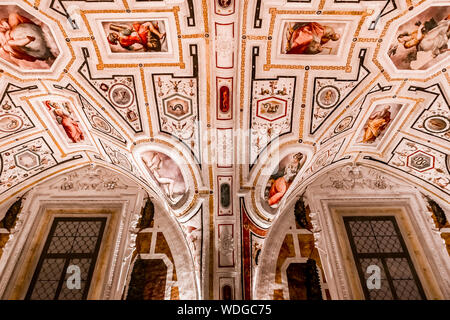 Napoli, Italia Maggio 16, 2014: Gli interni e i dettagli del Vasari cappella di Sant'Anna dei Lombardi chiesa, 16 maggio 2014, a Napoli, Italia Foto Stock