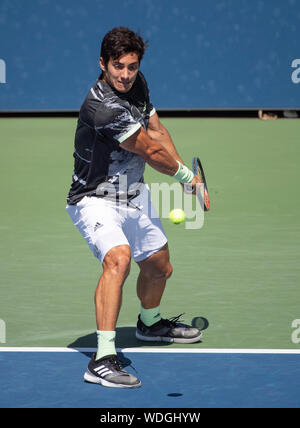 Lavaggio, Queens, a New York, Stati Uniti d'America. Il 29 agosto 2019. Cristian Garin gioca a US Open di essere riprodotti su agosto 29, 2019 a Billie Jean King National Tennis Center in Flushing, Queens, a New York. © Jo Becktold Credito: Cal Sport Media/Alamy Live News Foto Stock