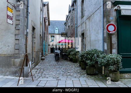 Belle strade acciottolate della città di Guerande in francese Brittany Foto Stock