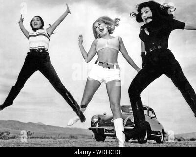 Più veloce, Pussycat ! Uccidere ! Uccidere ! 1965 RM Films International produzione con da sinistra: Haji, Tura Satana, Lori Williams Foto Stock
