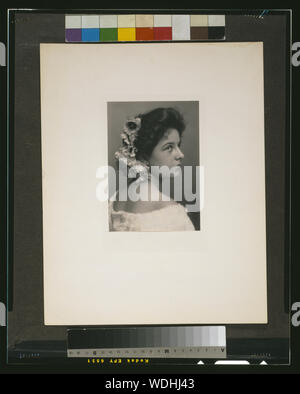 Geraldine Farrar / copyright 1898 da Addie K. Robinson Abstract/medio: 1 stampa fotografica : platinum 16,4 x 11,6 cm. montato sulla crema spessa carta, 35.4 x 27.9 cm. Foto Stock