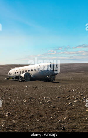 Piano Solheimasandur relitto aereo si schiantò in 1973, Douglas R4D Dakota DC-3 C 117 del Navy US in Islanda deserto di ghiaia Foto Stock