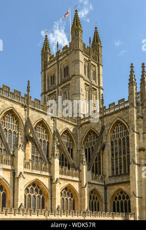 Bagno, Inghilterra - Luglio 2019: vista esterna della Abbazia di Bath, una parrocchia anglicana chiesa e monastero benedettino della città di Bath. Foto Stock