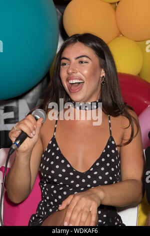 Boxpark Wembley host Francesca Allen e Jack Fowler all amore isola: l'esperienza con: Francesca Allen dove: Londra, Regno Unito quando: 29 lug 2019 Credit: Phil Lewis/WENN.com Foto Stock