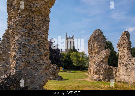 La Cattedrale di Bury St Edmunds e le rovine dell'abbazia. Suffolk, Regno Unito. Foto Stock