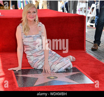Los Angeles, Stati Uniti d'America. Il 29 agosto, 2019. LOS ANGELES, CA. Agosto 29, 2019: Kirsten Dunst all'Hollywood Walk of Fame Star Cerimonia in onore di Kirsten Dunst. Credito Foto: Paul Smith/Alamy Live News Foto Stock