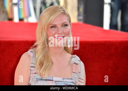Los Angeles, Stati Uniti d'America. Il 29 agosto, 2019. LOS ANGELES, CA. Agosto 29, 2019: Kirsten Dunst all'Hollywood Walk of Fame Star Cerimonia in onore di Kirsten Dunst. Credito Foto: Paul Smith/Alamy Live News Foto Stock