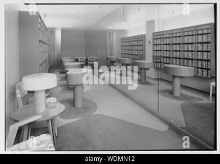 Calze di Gotham Shop, business a Madison Ave. e 59th Street, New York City. Abstract/medio: Collezione Gottscho-Schleisner Foto Stock