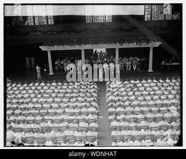 Graduazione ad Annapolis, [6/3/25] Abstract/medio: 1 negativi : vetro 4 x 5 in. o più piccolo Foto Stock