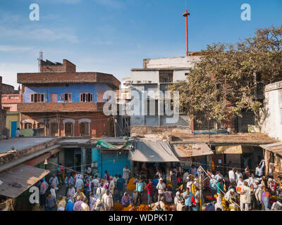 Bansphatak il mercato dei fiori di Varanasi, Uttar Pradesh, India, Asia Foto Stock