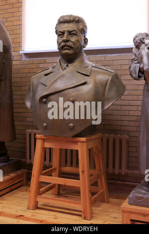 Statua di Georgian rivoluzionario e uomo politico sovietico Joseph Stalin (1878-1953) all'Zair Azgur Memorial Studio a Minsk, Bielorussia Foto Stock