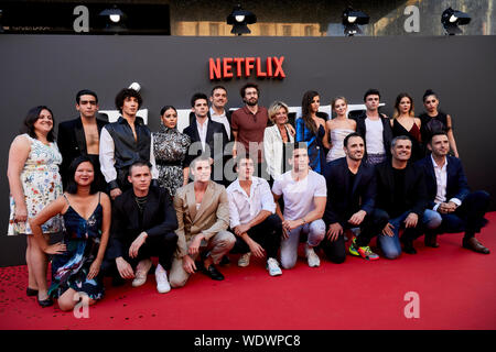 Madrid, Spagna. Il 29 agosto, 2019. Miguel Bernadeau, Danna Paola, Mina El Hammani, Omar Ayuso, Aron Piper, Itzan Escamilla, estere Exposito, Alvaro Rico, Claudia Salas, Jorge Lopez, Georgina Amoros, Miguel Herran, Jaime Lorente frequentare l'ELITE premiere a Callao luci della città di Madrid. Credito: SOPA Immagini limitata/Alamy Live News Foto Stock