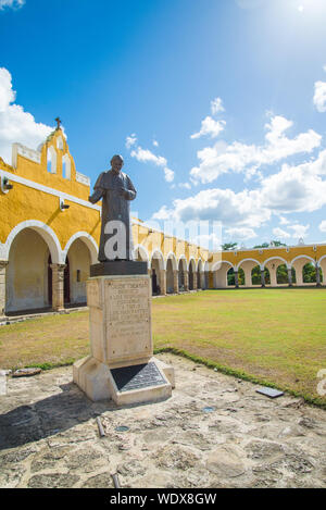 Statua di Giovanni Paolo II a Izamal, Yucatan-Mexico Foto Stock