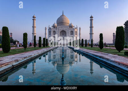 Il Taj Mahal di Agra, India di sunrise Foto Stock