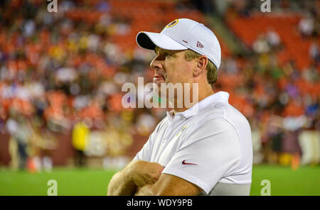 Landover, Maryland, Stati Uniti d'America. Il 29 agosto, 2019. Washington Redskins head coach Jay Gruden orologi il quarto trimestre azione contro i Baltimore Ravens presso FedEx in campo Landover, Maryland il giovedì 29 agosto, 2018. I Corvi ha vinto il gioco 20 - 7.Credit: Ron Sachs/CNP | Utilizzo di credito in tutto il mondo: dpa picture alliance/Alamy Live News Foto Stock