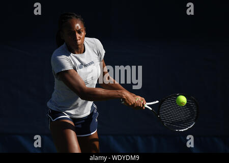 Flushing NY, STATI UNITI D'AMERICA. Il 29 agosto, 2019. Coco Gauff sulla pratica corte presso l'USTA Billie Jean King National Tennis Center il 29 agosto 2019 nel lavaggio delle regine. Credito: Mpi04/media/punzone Alamy Live News Foto Stock