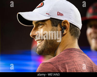 Santa Clara, California, USA. Il 29 agosto, 2019. Agosto 29, 2019: San Francisco 49ers quarterback Jimmy Garoppolo (10) I commenti su un gioco, durante un'NFL preseason game tra il Los Angeles Chargers e San Francisco 49ers a Levi's Stadium di Santa Clara, California. Valerie Shoaps/CSM Credito: Cal Sport Media/Alamy Live News Foto Stock