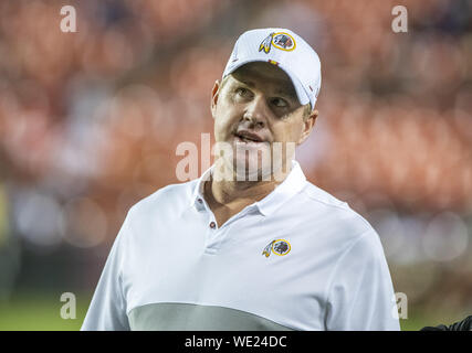 Landover, Maryland, Stati Uniti d'America. Il 29 agosto, 2019. Washington Redskins head coach Jay Gruden orologi il quarto trimestre azione contro i Baltimore Ravens presso FedEx in campo Landover, Maryland il giovedì 29 agosto, 2018. I Corvi ha vinto il gioco 20 - 7 Credito: Ron Sachs/CNP/ZUMA filo/Alamy Live News Foto Stock