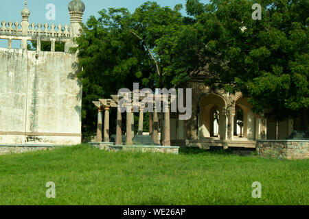 Qutb Shahi tombe Hyderabad, India. Essi contengono le tombe e moschee costruite dai vari re della Qutb Shahi dynasty Foto Stock