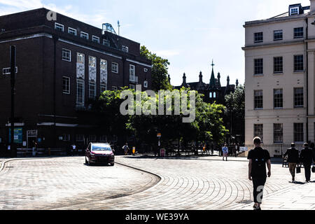 Scena di strada su Byng posto, Holborn, Londra WC1, Inghilterra, Regno Unito. Foto Stock