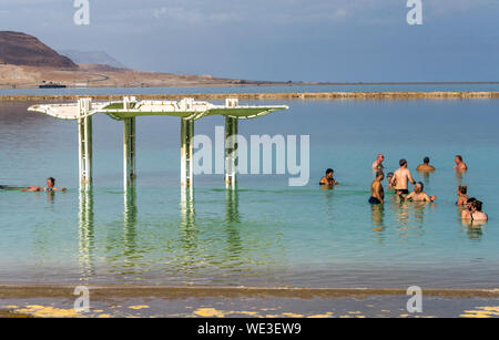 I vacanzieri presso il Mar Morto, Israele Foto Stock