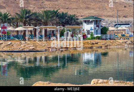 La spiaggia pubblica presso il Mar Morto, Israele Foto Stock