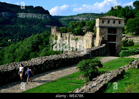 Torre di vigilanza - Tsarevets Fotress a Veliko Tarnovo - Balkan mountais - Bulgaria Foto Stock