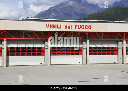 Riva del Garda, Italia - 26 Aprile 2019: ingresso italiana di Vigili del Fuoco, dell'italia agenzia istituzionale per il fuoco e il servizio di salvataggio. Foto Stock