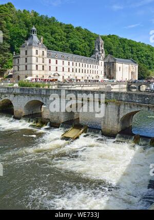 Francia, Dordogne, Brantome, abbazia Saint Pierre de Brantome è un ex Abbazia dei Benedettini Foto Stock