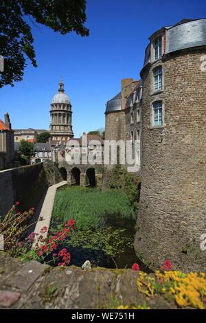 Francia, Pas de Calais, Boulogne sur Mer, il castello del conte e la Basilica e la Basilica di Notre Dame de l'Oratorio dell'Immacolata Concezione di Boulogne sur Mer Foto Stock