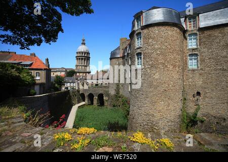 Francia, Pas de Calais, Boulogne sur Mer, il castello del conte e la Basilica e la Basilica di Notre Dame de l'Oratorio dell'Immacolata Concezione di Boulogne sur Mer Foto Stock