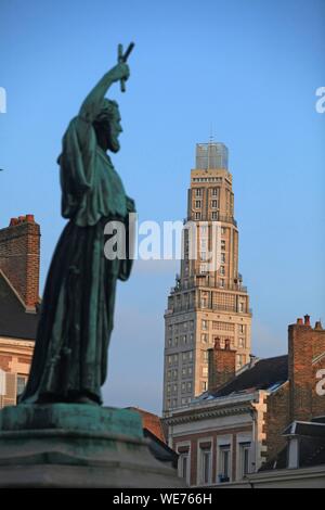 Francia, Somme, Amiens, Perret Torre di Amiens, Torre Perret è una zona residenziale e ufficio edificio situato in Amiens, Alphonse Fiquet piazza, di fronte al Gare du Nord Foto Stock
